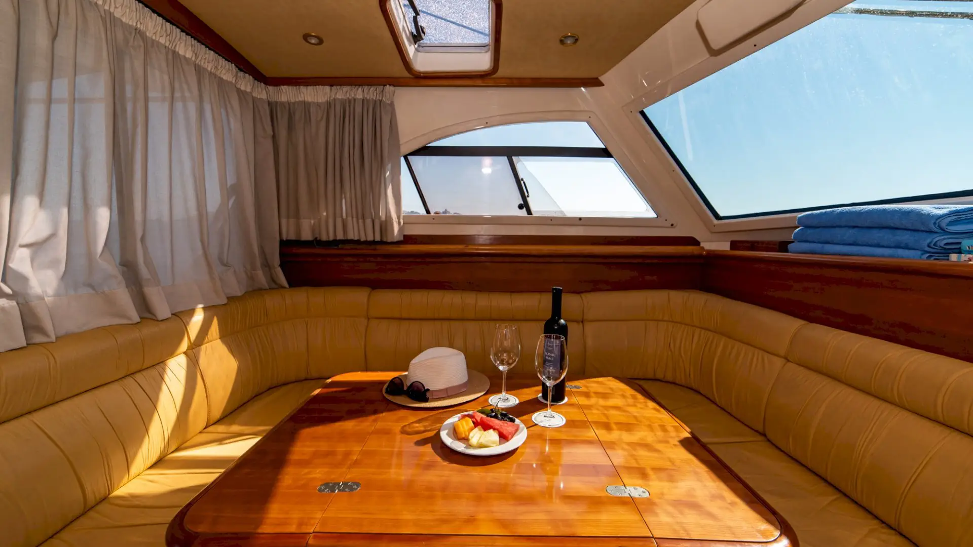 jolly-roger-boats-goldstar-360-interno-3