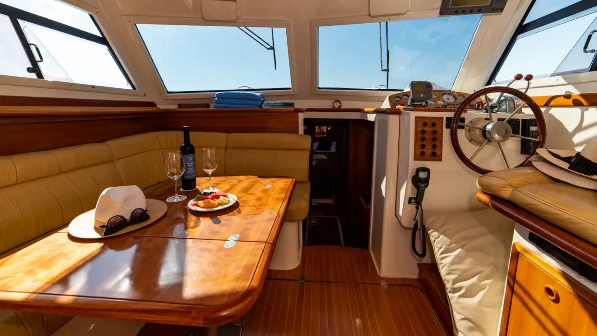 jolly-roger-boats-goldstar-360-interno